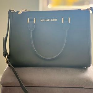 Michael Kors staffiano bag large. Black with gold hardware